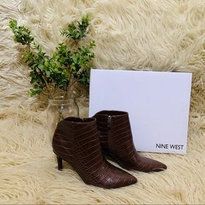 [Nine West] Women's Brown Alligator Booties
